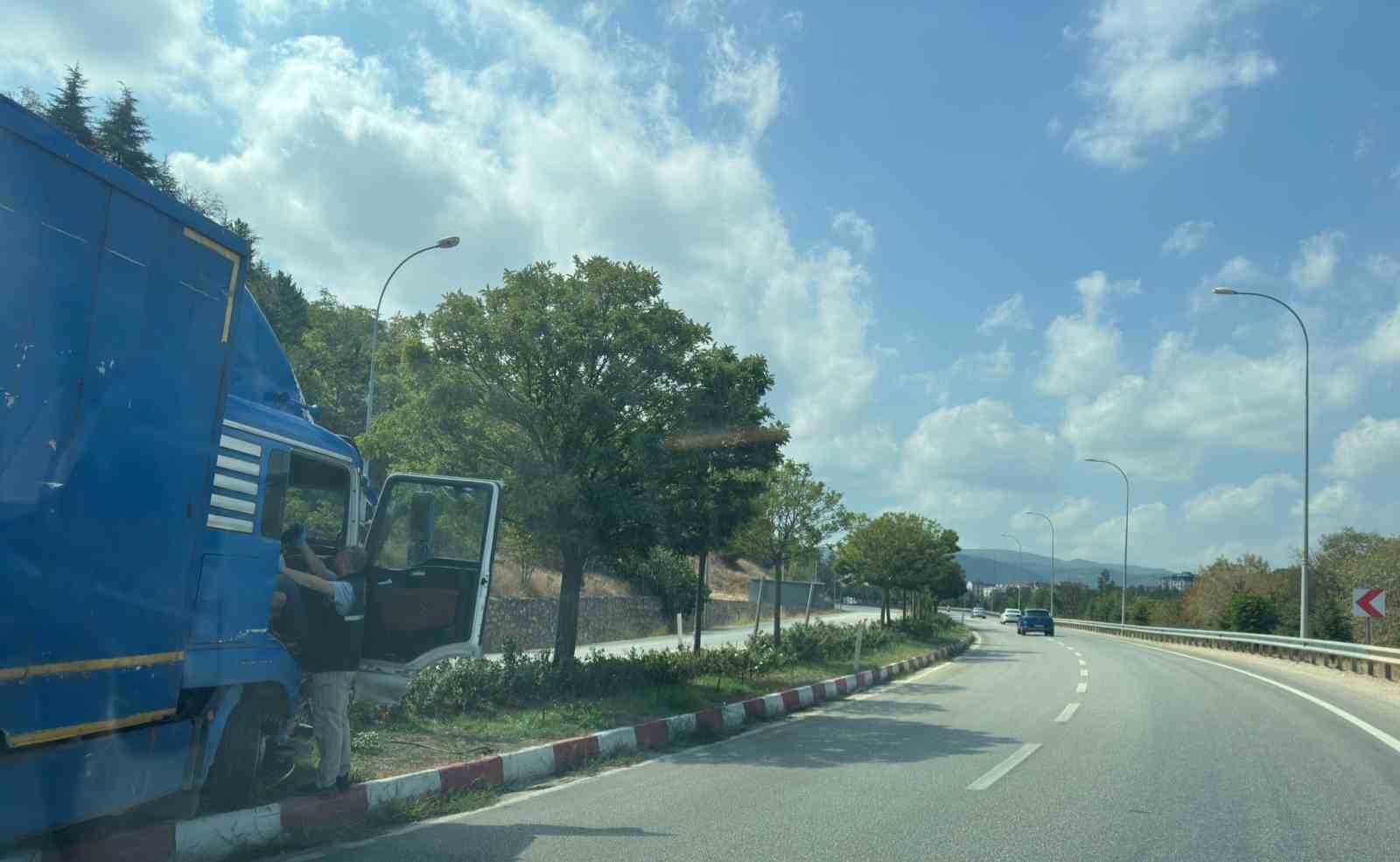 Direksiyon başında fenalaşan s&uuml;r&uuml;c&uuml; orta ref&uuml;je &ccedil;ıktı
