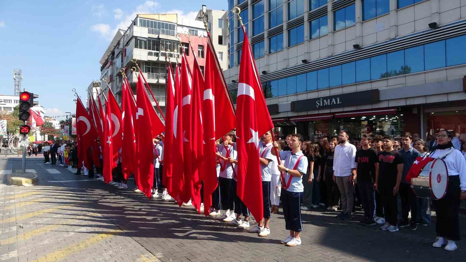 Uşak’ta 30 Ağustos Zafer Bayramı çeşitli etkinliklerle kutlandı