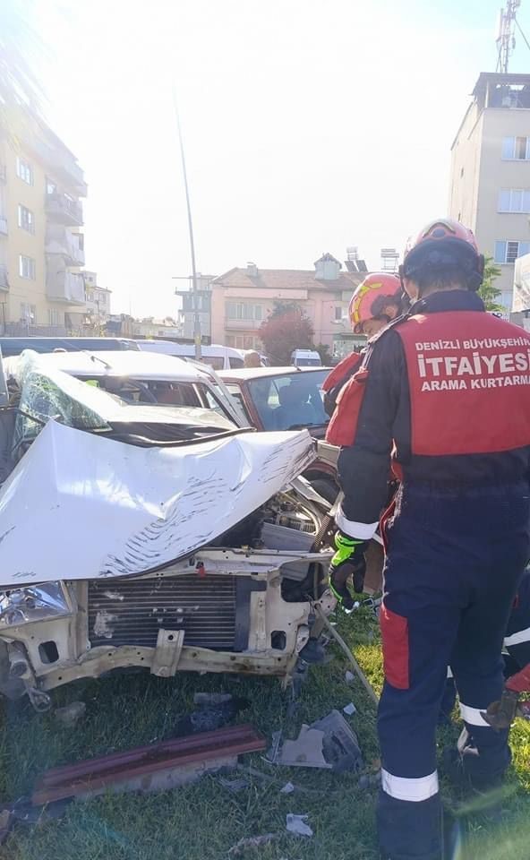 Araca &ccedil;arptıktan sonra ref&uuml;je &ccedil;ıkarak durabildi
