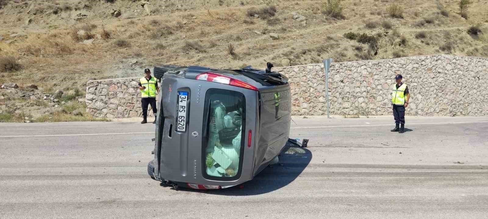 Amasya’da 2 kamyonet çarpıştı: 4 yaralı
