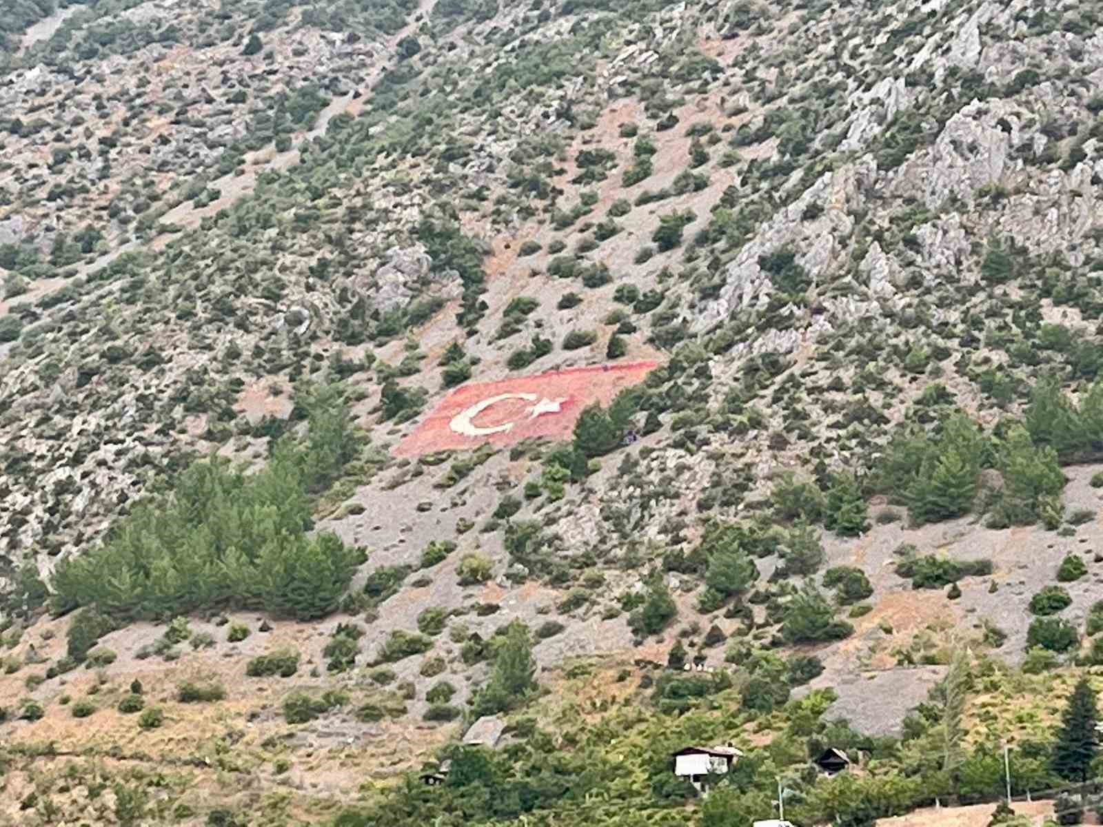 Saimbeyli&rsquo;de ki dev T&uuml;rk Bayrağı yeniden ihtişamına kavuştu
