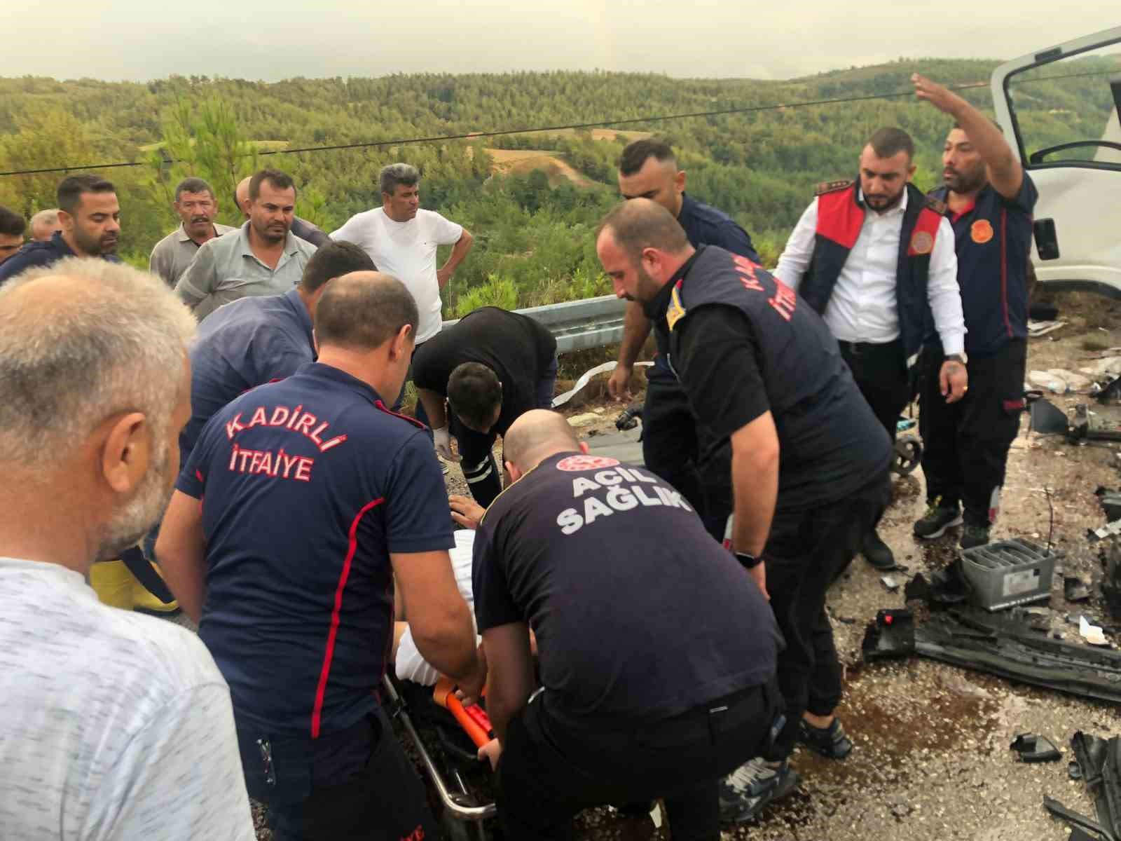 Osmaniye’de kamyonet ile otomobil çarpıştı: 2 ölü, 3 yaralı
