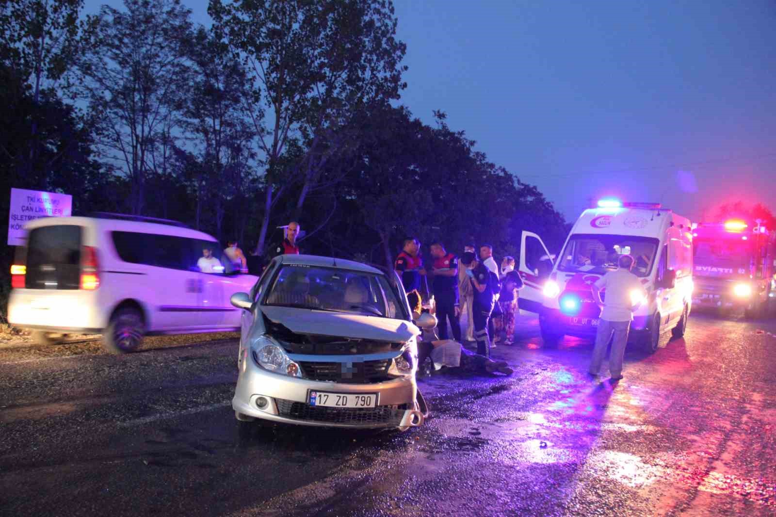 &Ccedil;an&rsquo;da otomobiller &ccedil;arpıştı: 5 yaralı
