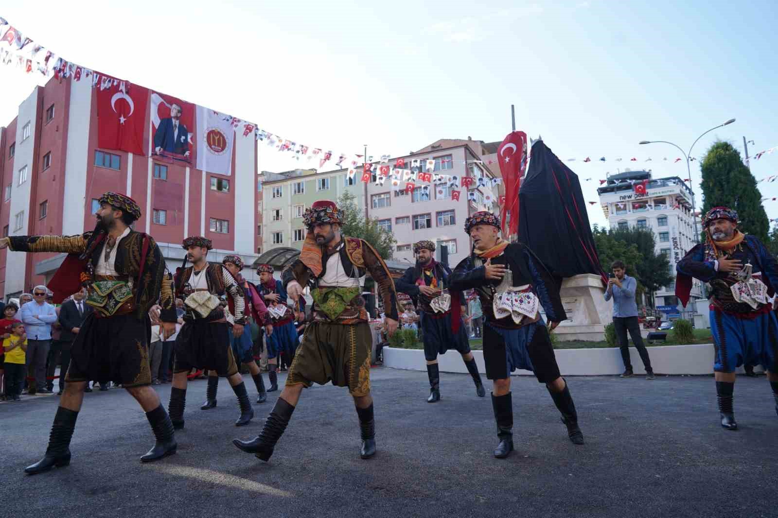 Bilecik’in kurtuluş sembolü Atatürk heykelinin açılışı yapıldı