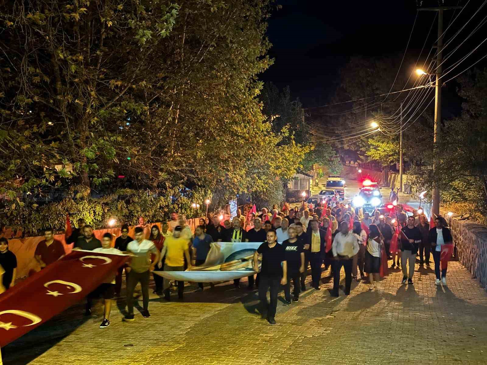 İskilipliler Zafer Bayramı&rsquo;nda fener alayında tek y&uuml;rek oldu
