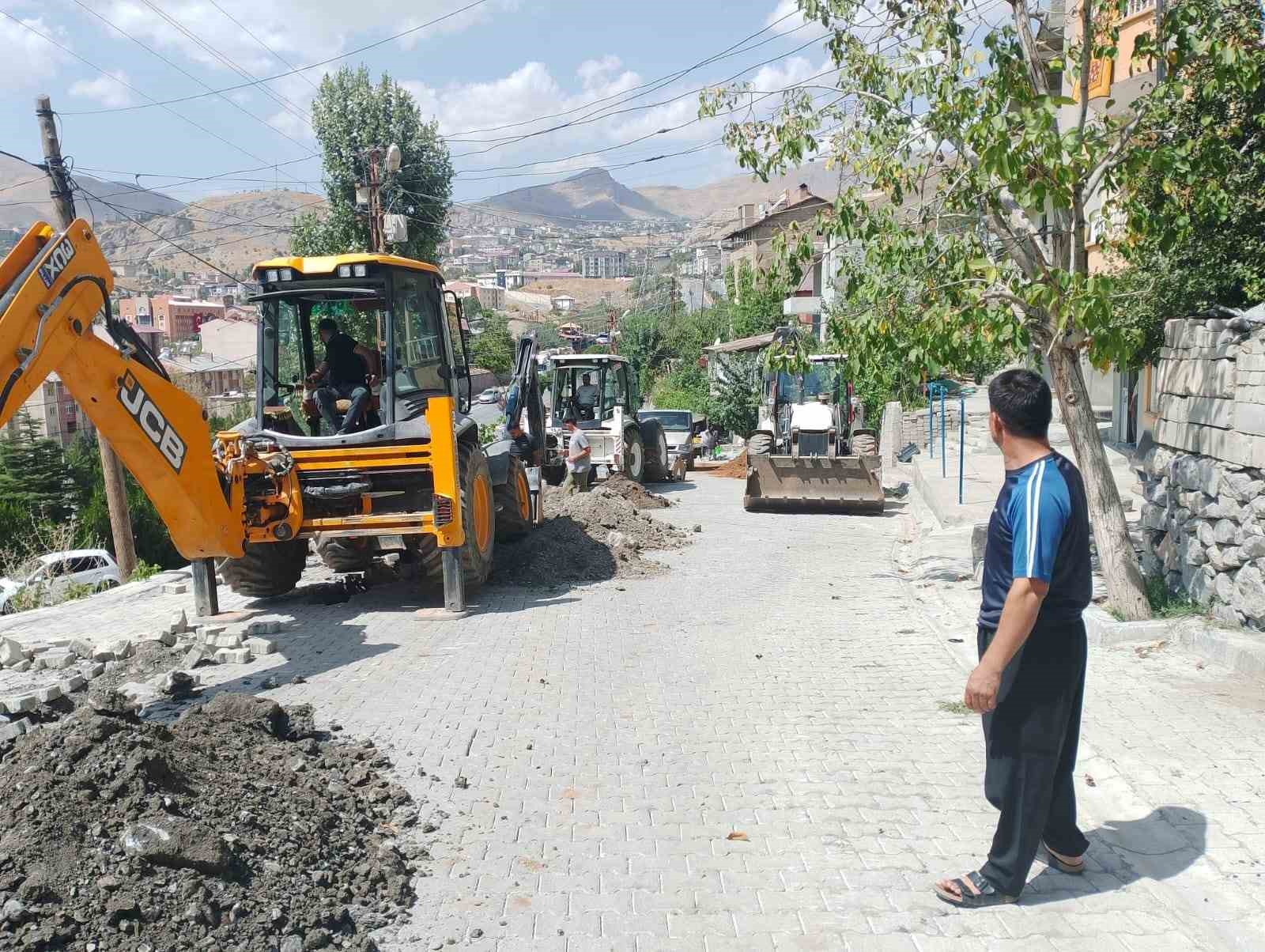 Hakkari’de sondaj tekniği ile doğalgaz verildi