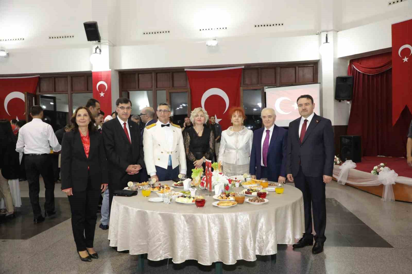 K&uuml;tahya protokol&uuml;, 30 Ağustos Zafer Bayramı Kabul T&ouml;reni&rsquo;nde buluştu
