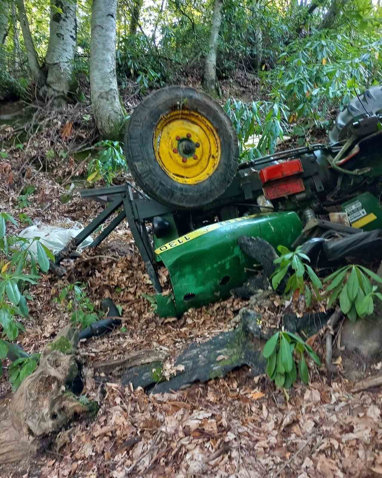 Alaplı&rsquo;da trakt&ouml;r kazası, s&uuml;r&uuml;c&uuml; ağır yaralı
