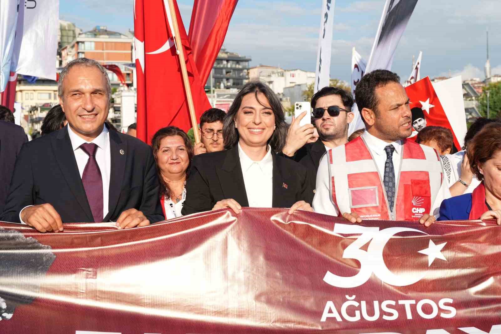 30 Ağustos Zafer Bayramı &Uuml;sk&uuml;dar&rsquo;da coşkuyla kutlandı
