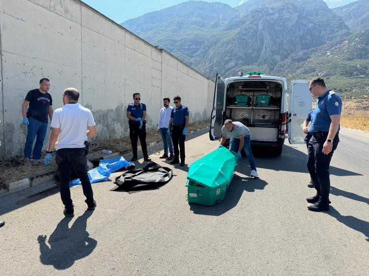 Babasını öldürüp polise teslim oldu
