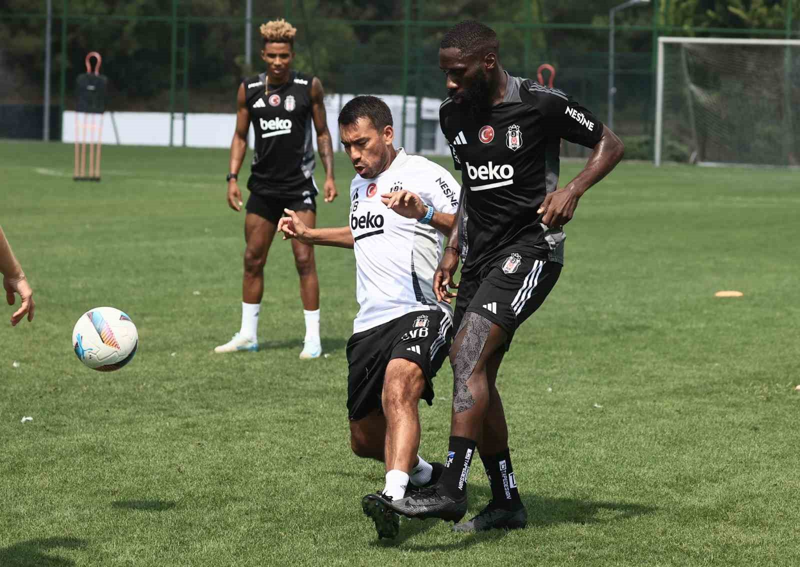 Beşiktaş, Sivasspor ma&ccedil;ı hazırlıklarını tamamladı
