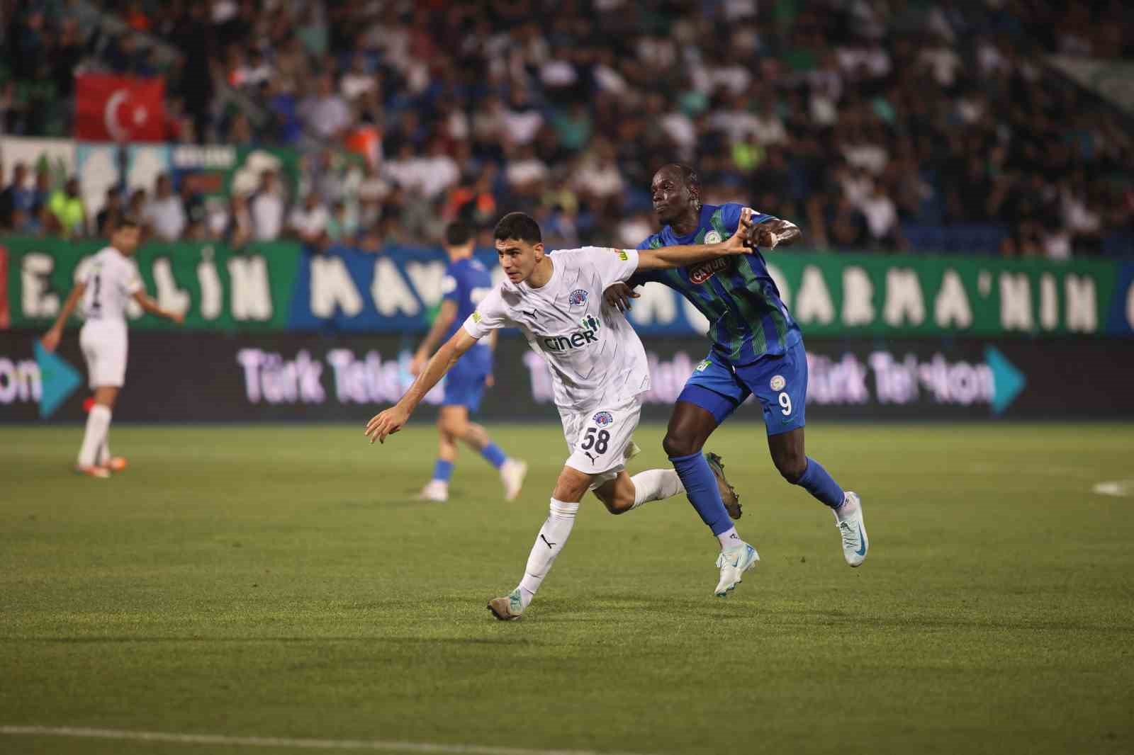 Trendyol Süper Lig: Çaykur Rizespor: 0 - Kasımpaşa: 1 (İlk yarı)
