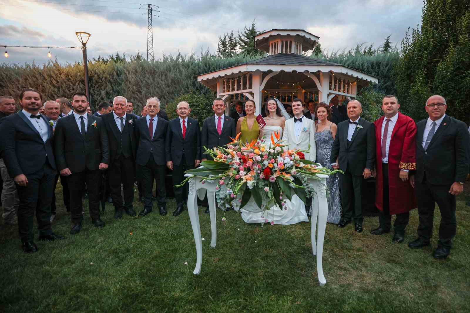 Özel ve Kılıçdaroğlu birlikte nikah şahidi oldu
