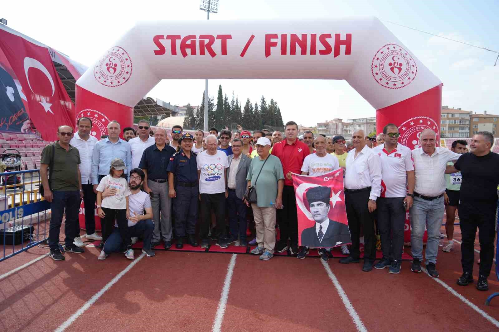 16. İsmail Ak&ccedil;ay Yol Koşusu renkli g&ouml;r&uuml;nt&uuml;lere sahne oldu
