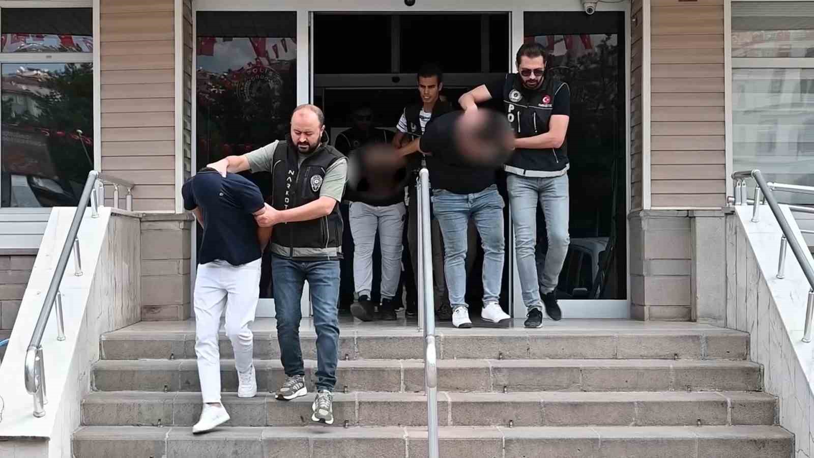 Kırıkkale&rsquo;de uyuşturucu satıcılarına darbe: 3 ş&uuml;pheli tutuklandı
