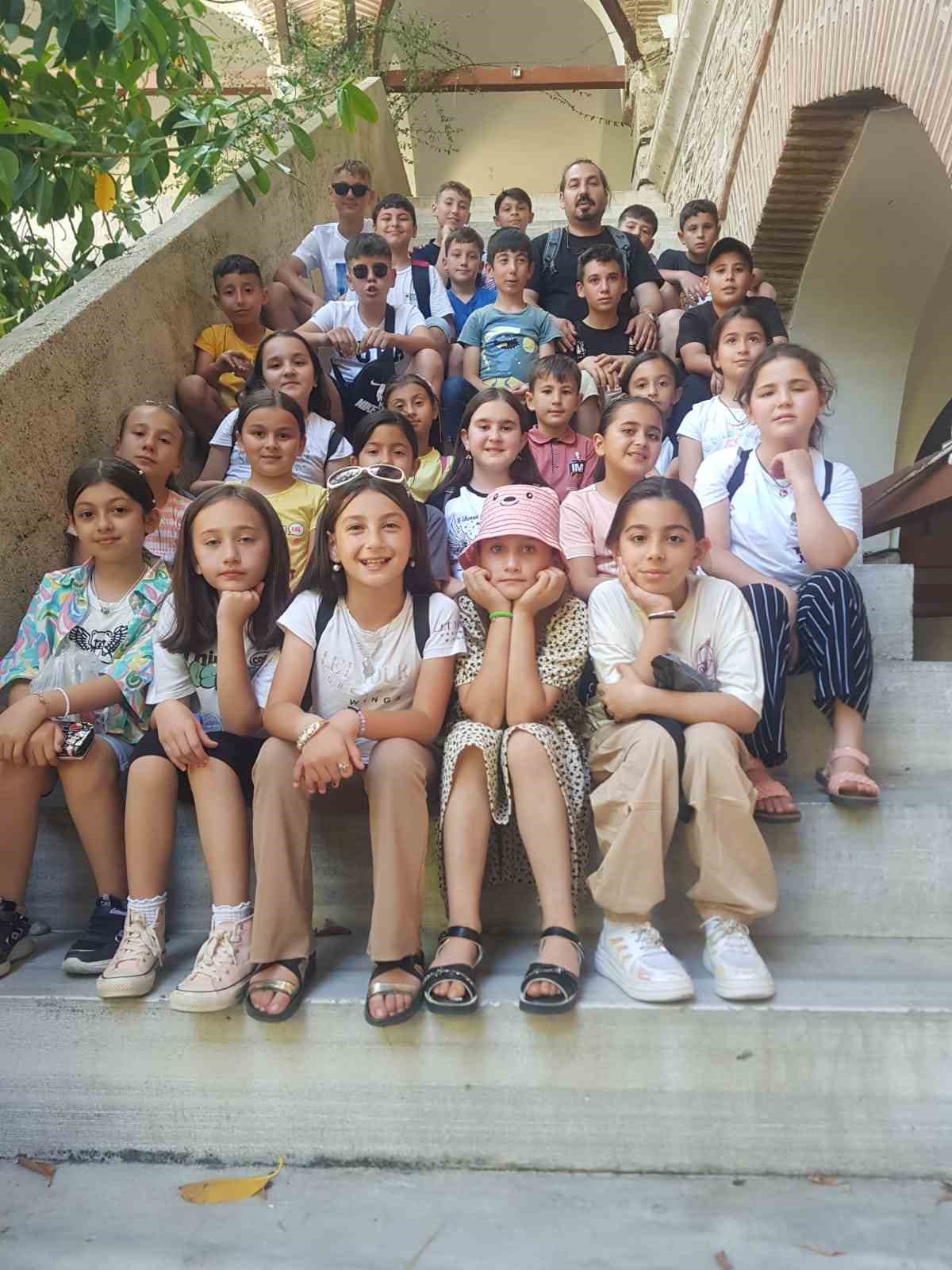 Karateci çocuklar hayatında ilk kez denize girdi