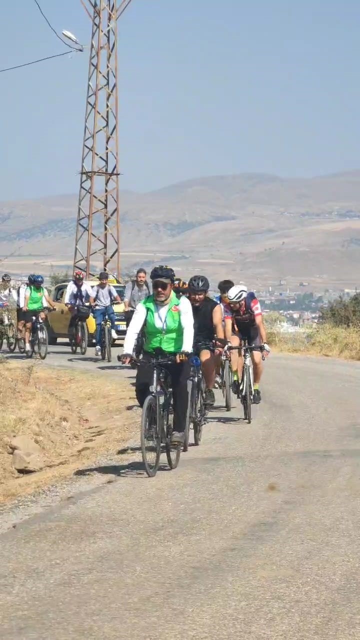 Van G&ouml;l&uuml; Aktivistleri Derneğinden bisiklet turu
