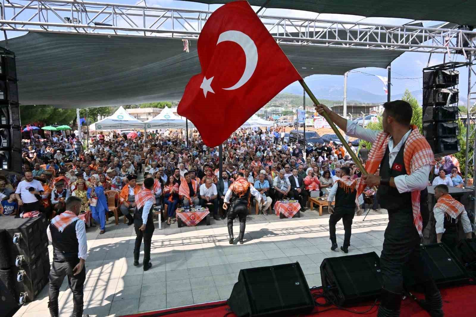 Manisa&rsquo;da Bağ Bozumu ve Y&ouml;r&uuml;k Şenliği coşkuyla kutlandı
