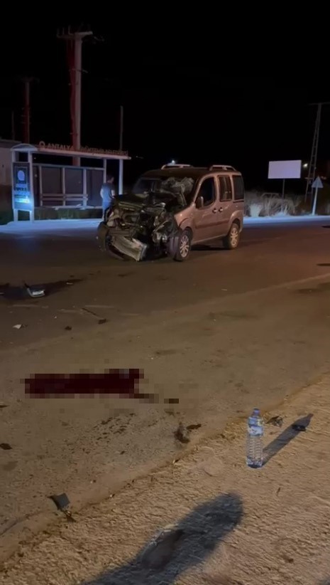 Ticari araç ile motosikletin çarpıştığı kazada 1 kişi hayatını kaybetti
