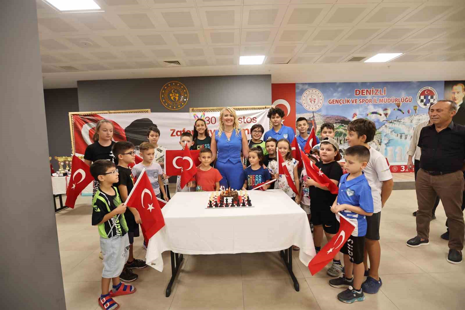Merkezefendi Zafer Turnuvalarında şampiyonlar &ouml;d&uuml;lendirildi

