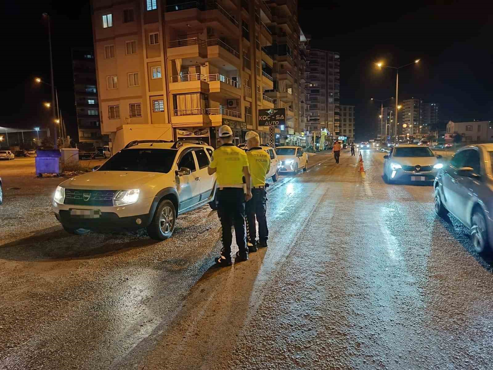 6 yıl 4 ay hapis cezası ile aranan h&uuml;k&uuml;ml&uuml; uygulamada yakalandı
