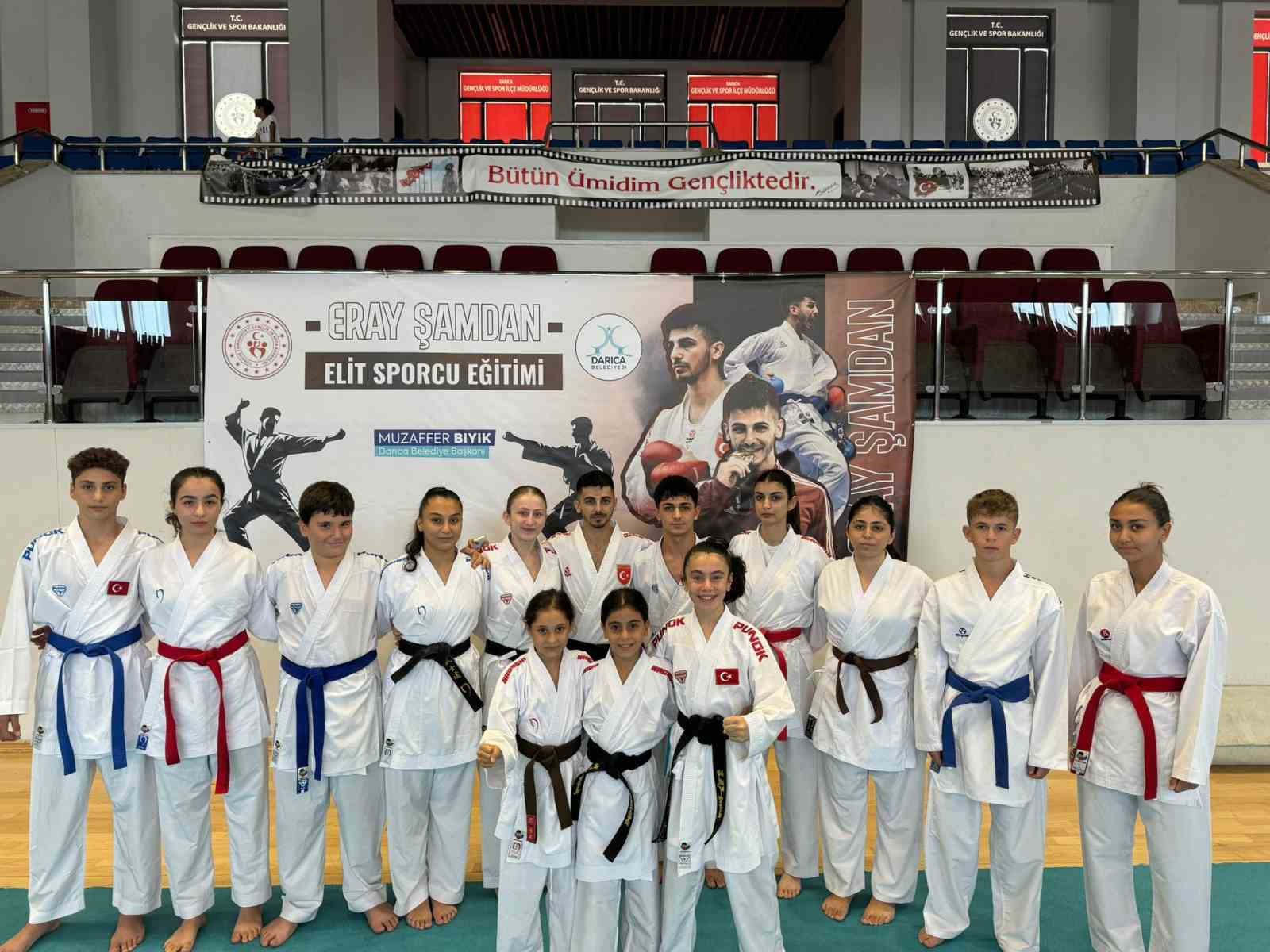 Manisa BBSK’lı karateciler Eray Şamdan Karate Eğitim Seminerine katıldı