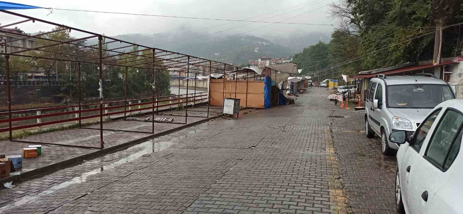 Devrek’te alışveriş stantları kapandı
