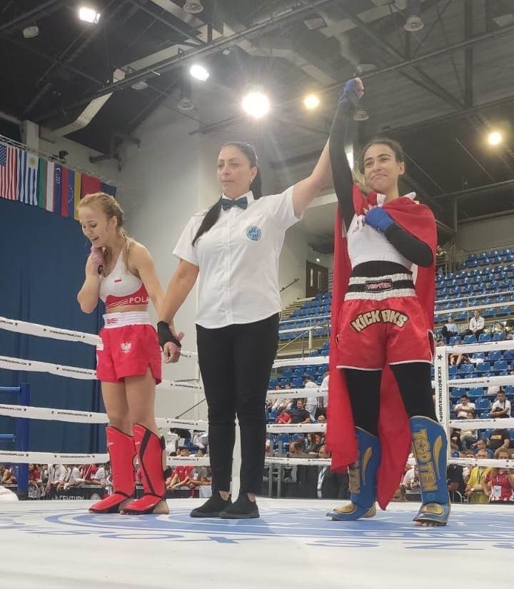 Bitlisli milli sporcu &Ouml;zlem Melek Korkmaz, d&uuml;nya şampiyonu oldu
