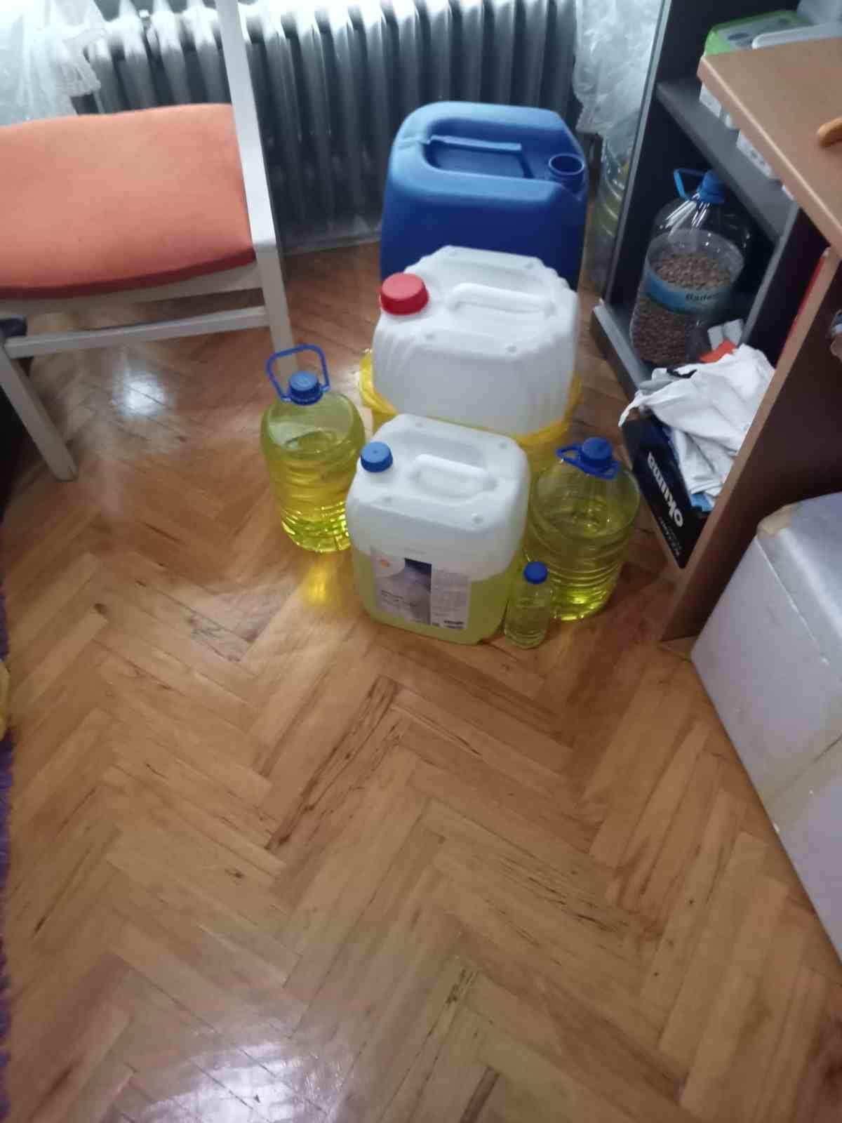Herkesi harekete ge&ccedil;irmişti: Evinden &ccedil;ıkan benzin dolu şişe ve bidonlar şoke etti
