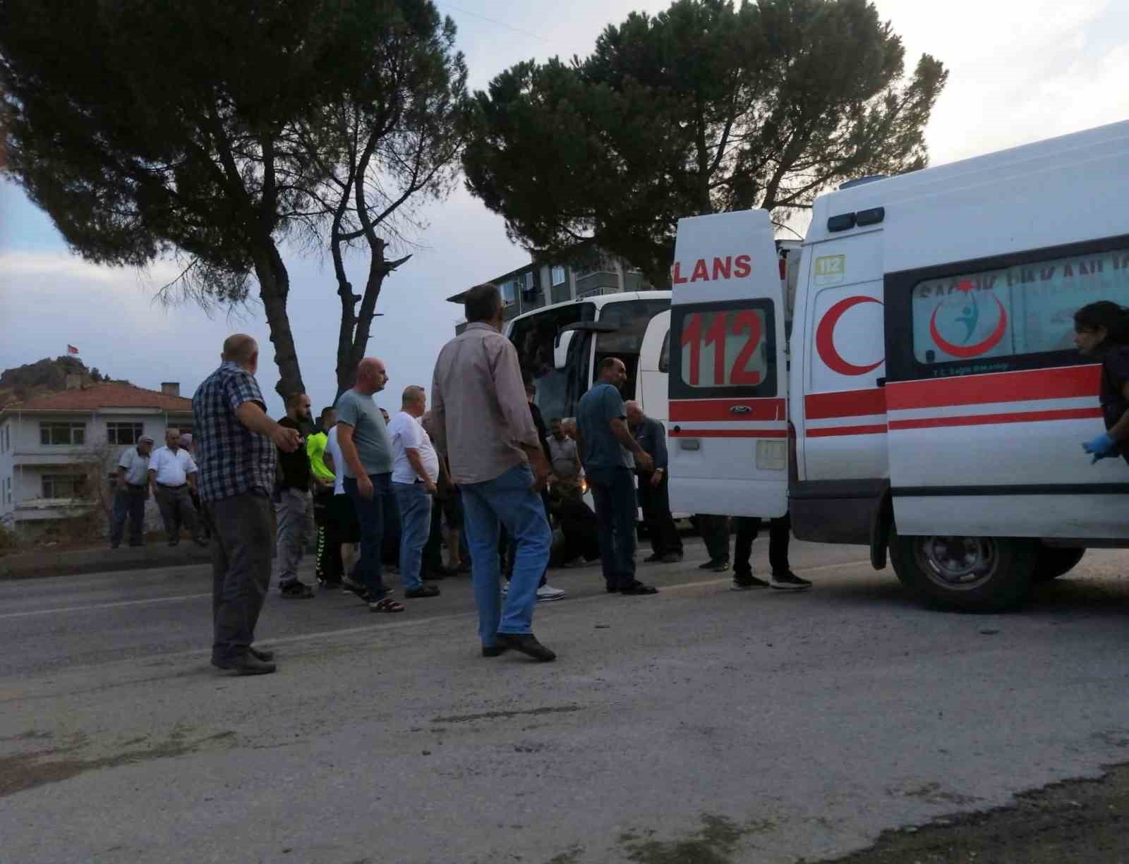 Yayaya &ccedil;arpan motosiklet s&uuml;r&uuml;c&uuml;s&uuml; olay yerinden ka&ccedil;tı
