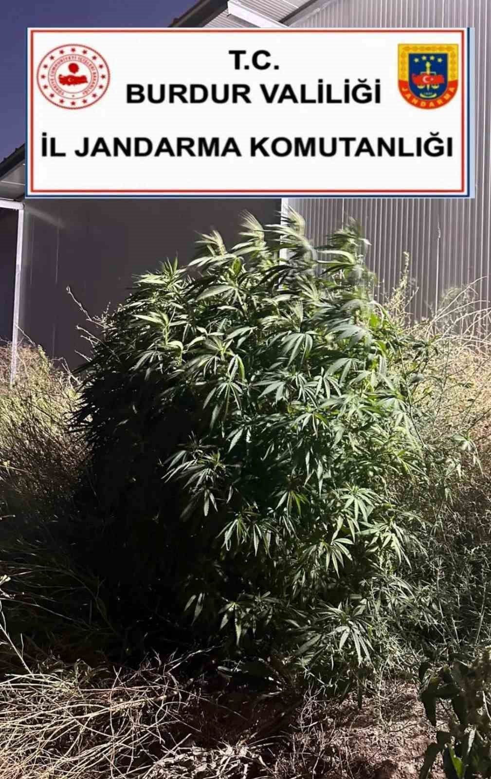 Burdur&rsquo;da ağustos ayı ka&ccedil;ak&ccedil;ılık ve uyuşturucu operasyonunda 2 ş&uuml;pheli tutuklandı

