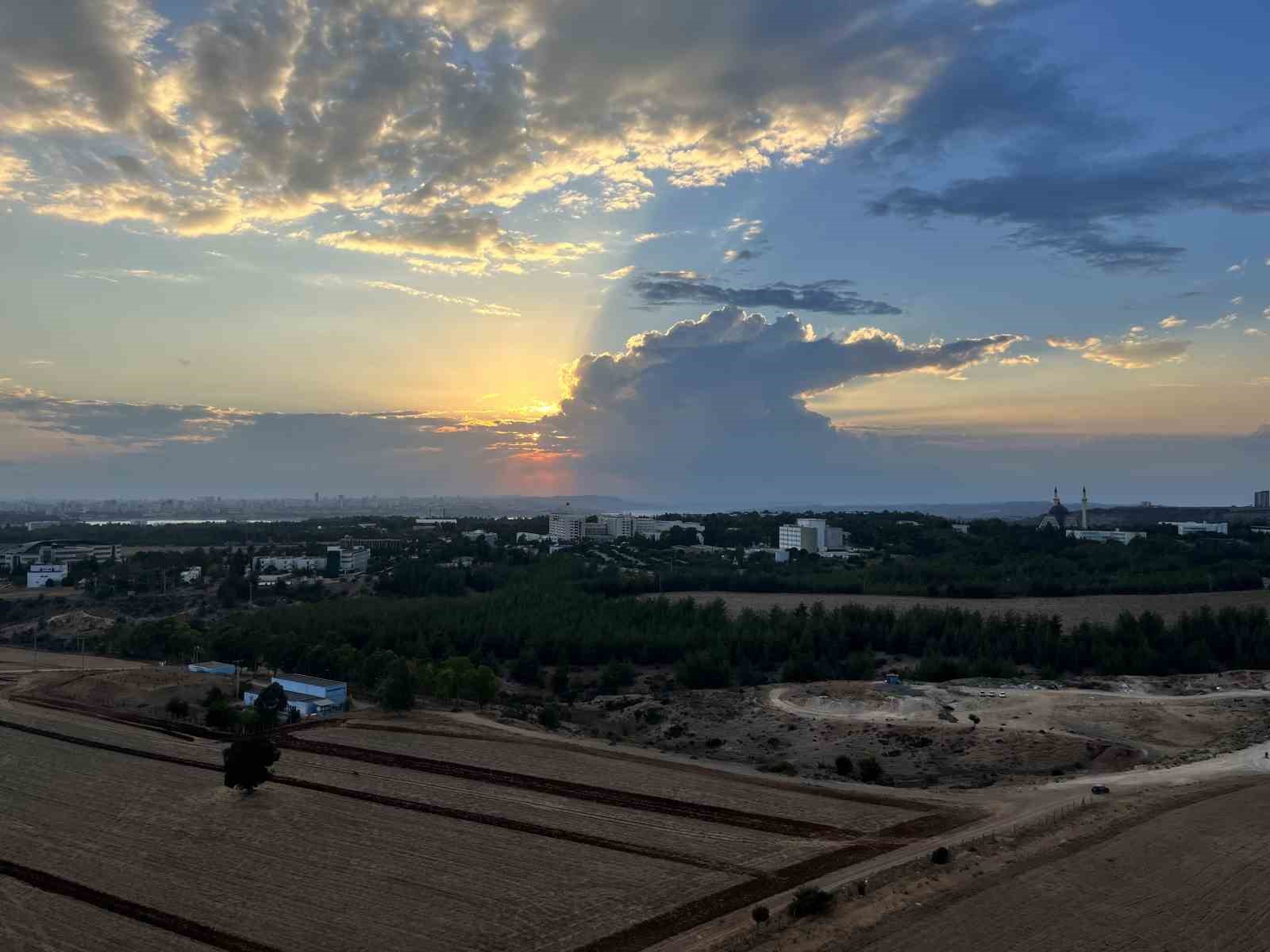 Adana&rsquo;da kartpostallık g&uuml;n batımı
