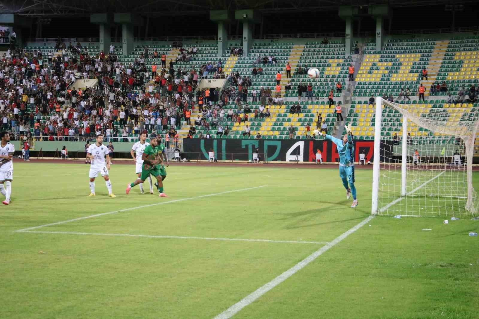 Trendyol 1. Lig: Amed Sportif Faaliyetler: 0 - Kocaelispor: 0 (Maç devam ediyor)
