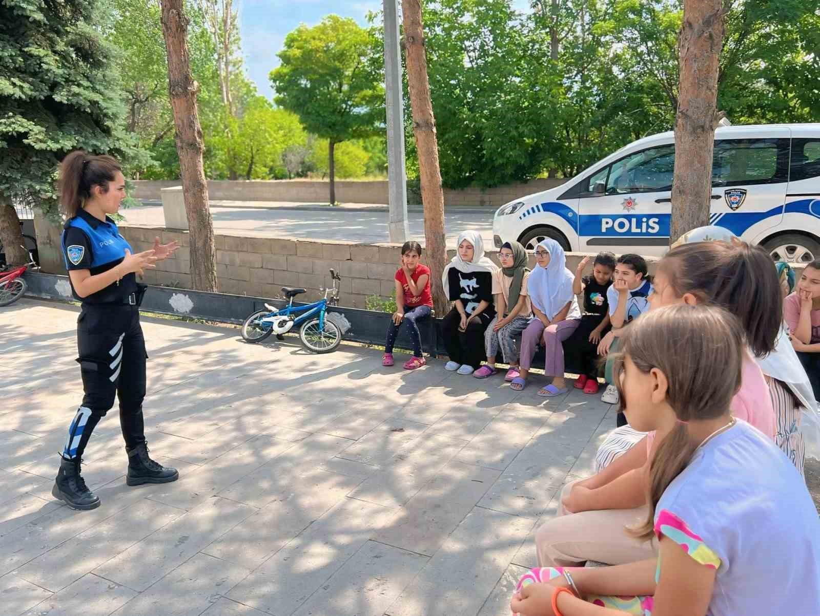 Erzincan’da TDP polisleri bilgilendiriyor
