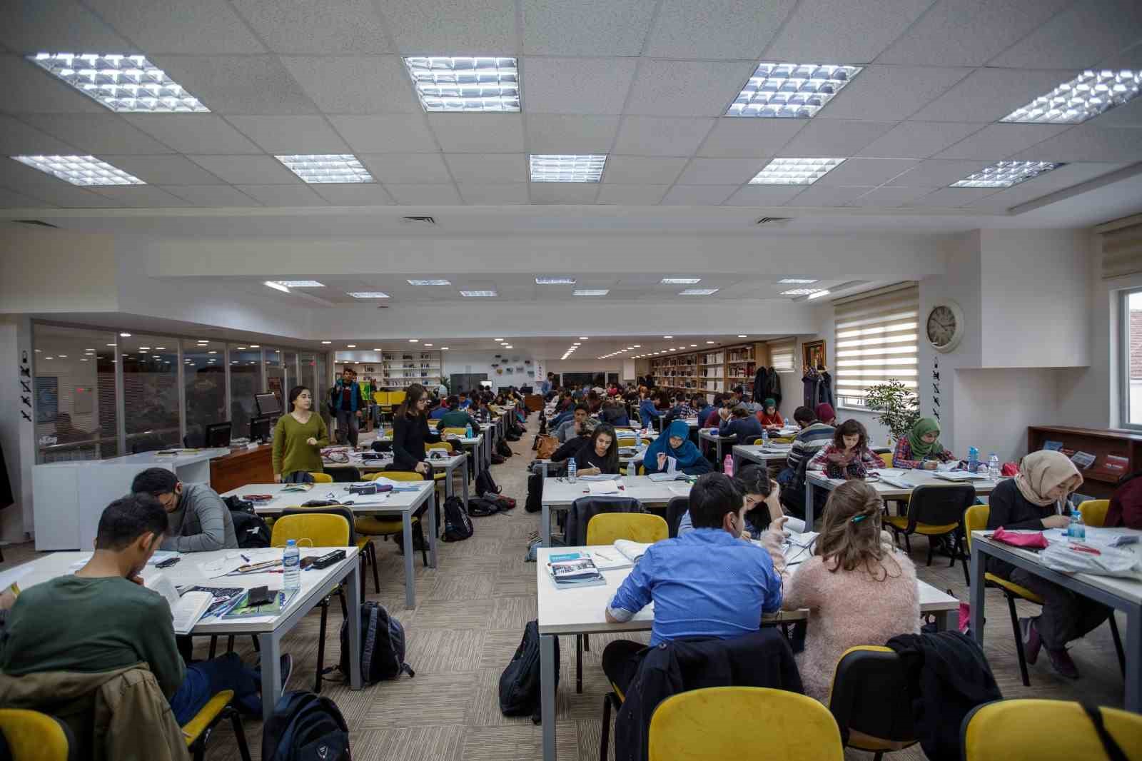 B&uuml;y&uuml;kşehir K&uuml;t&uuml;phaneleri, yeni eğitim &ouml;ğretim d&ouml;nemine hazır
