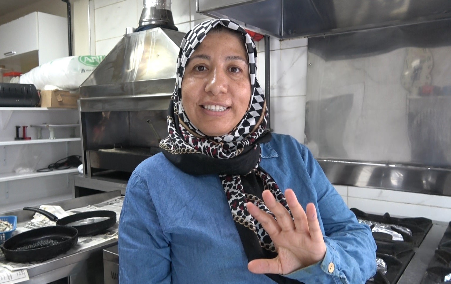 Tavşanlı&rsquo;da balık satışları mangalda balık ikramı ile başladı
