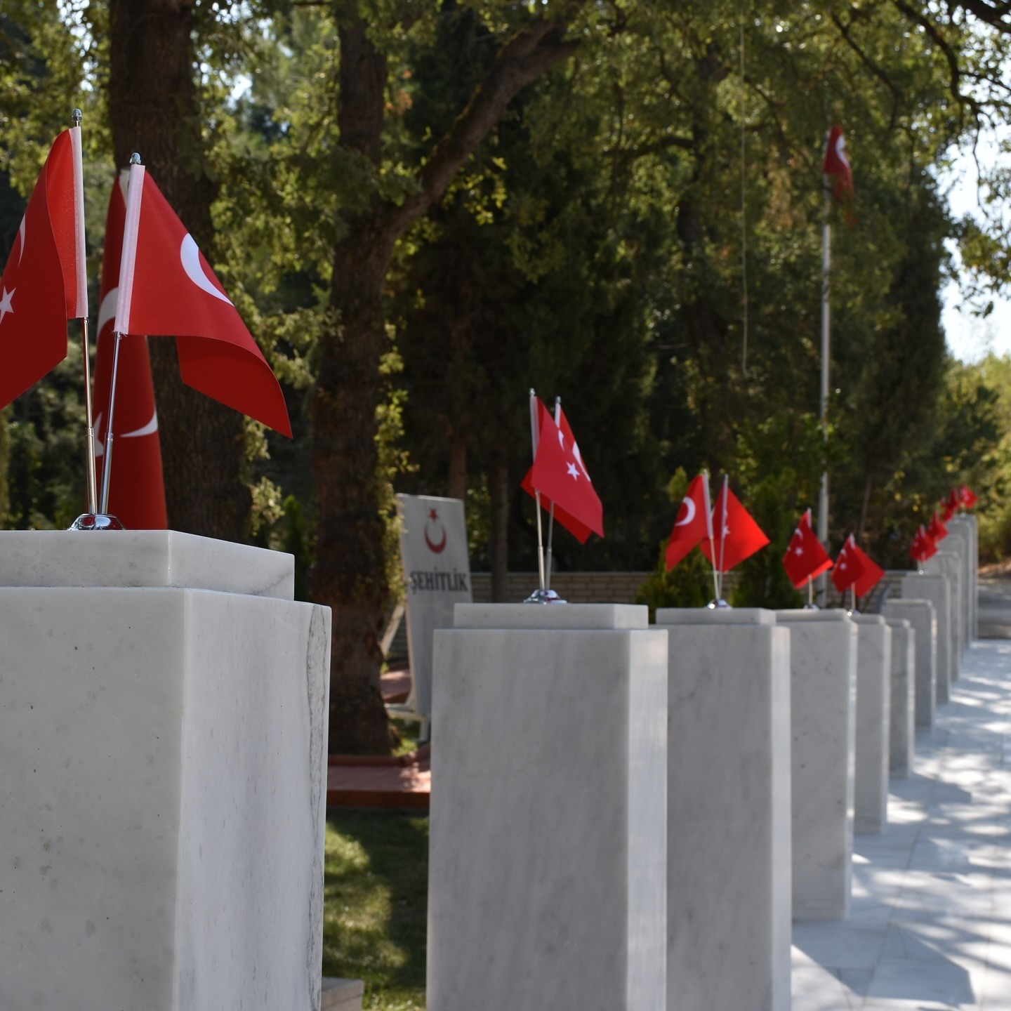 S&ouml;ğ&uuml;t İl&ccedil;e Mezarlığında şehitlik yenilendi
