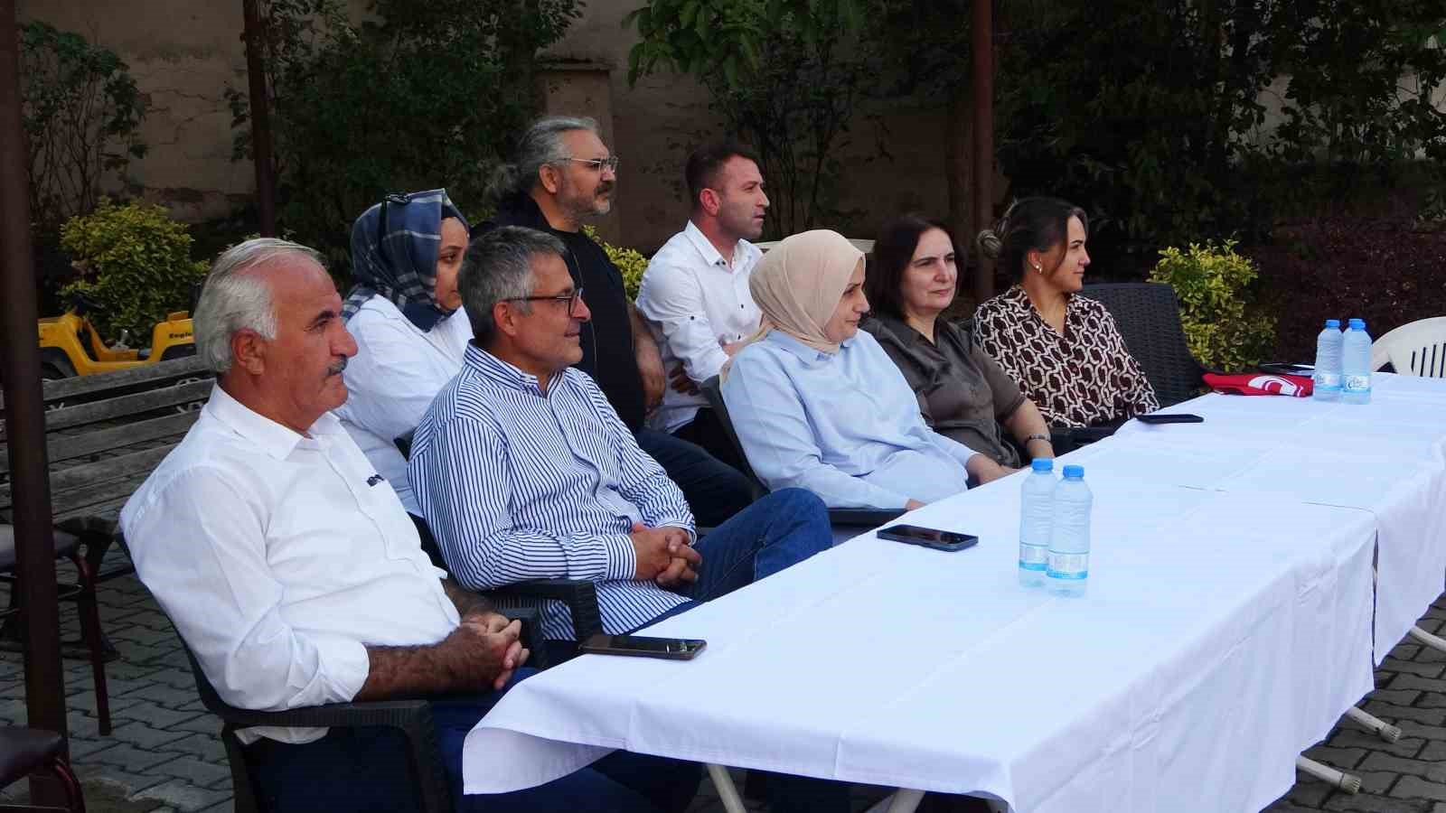 Kartal’da doktorlar ve hastane personeli, kalp sağlığı için sahaya çıktı
