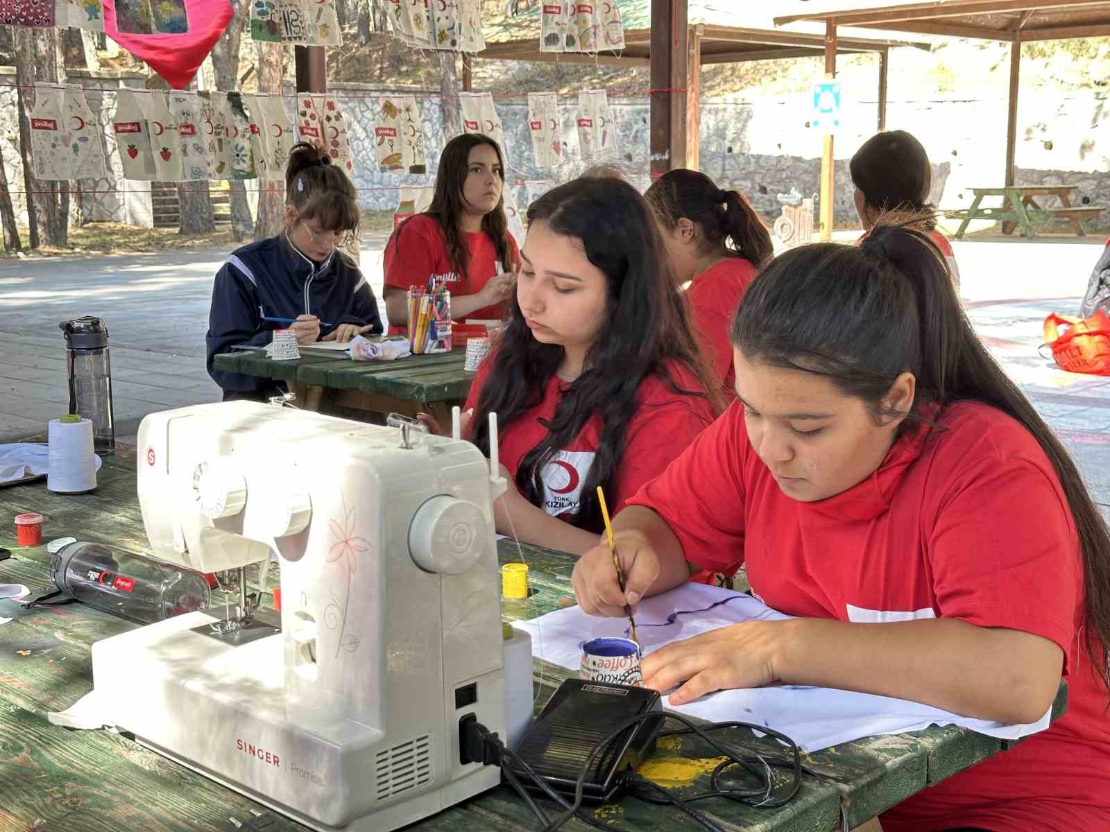 Depremzede öğrenciler Kızılay’ın Çamkoru Kampı’nda buluştu
