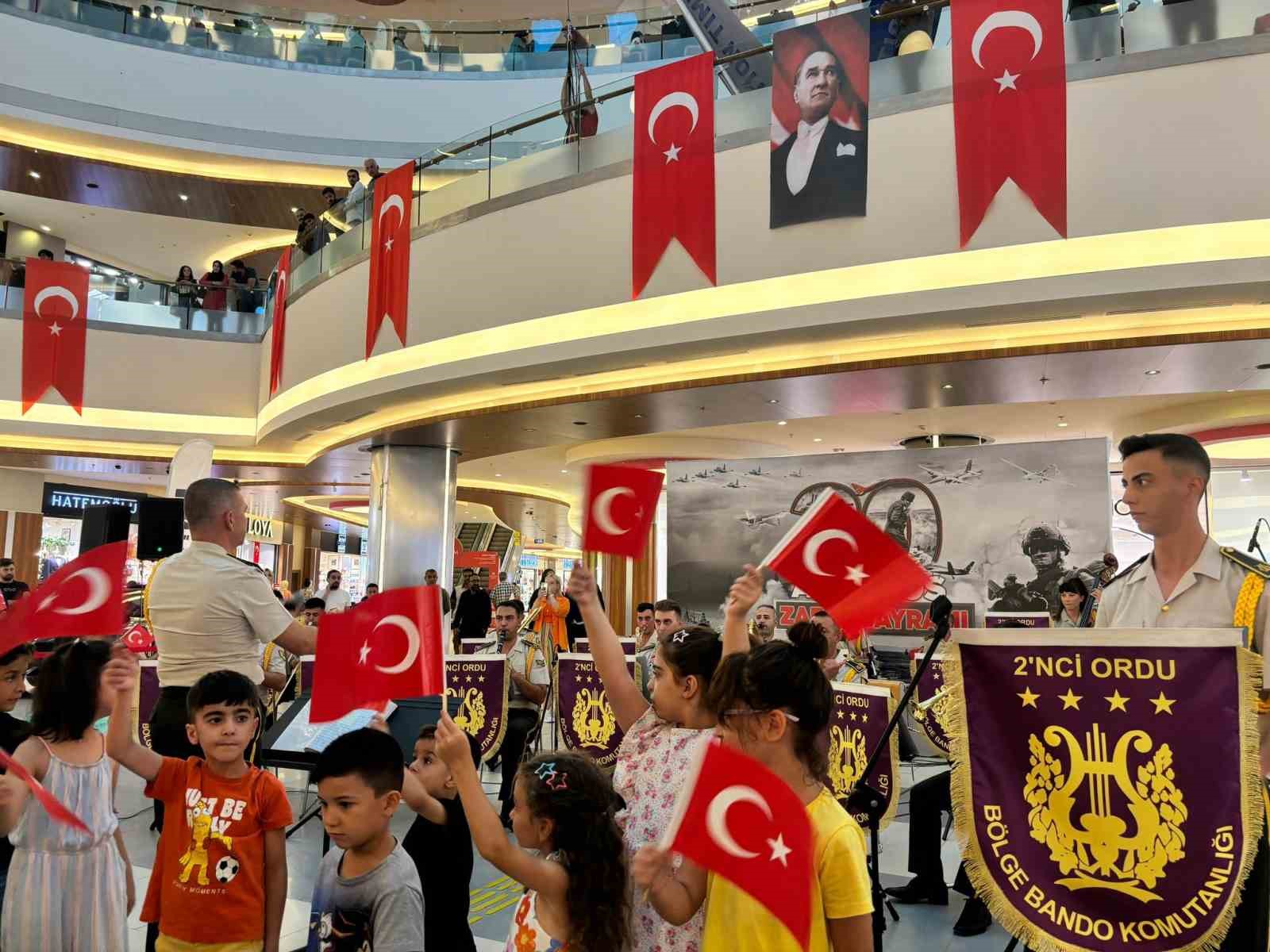 Malatya Park AVM’de Zafer coşkusu
