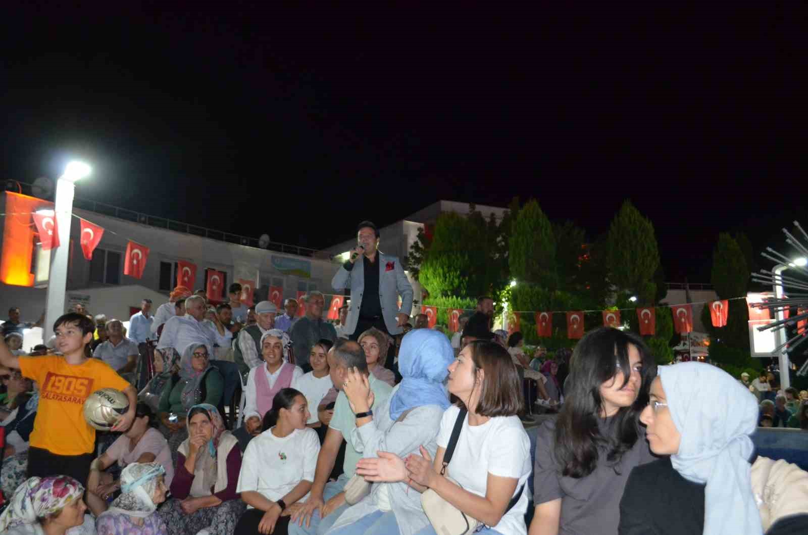 Halk m&uuml;ziği sanat&ccedil;ısı Ali &Ccedil;akar&rsquo;dan Selendi&rsquo;de konser
