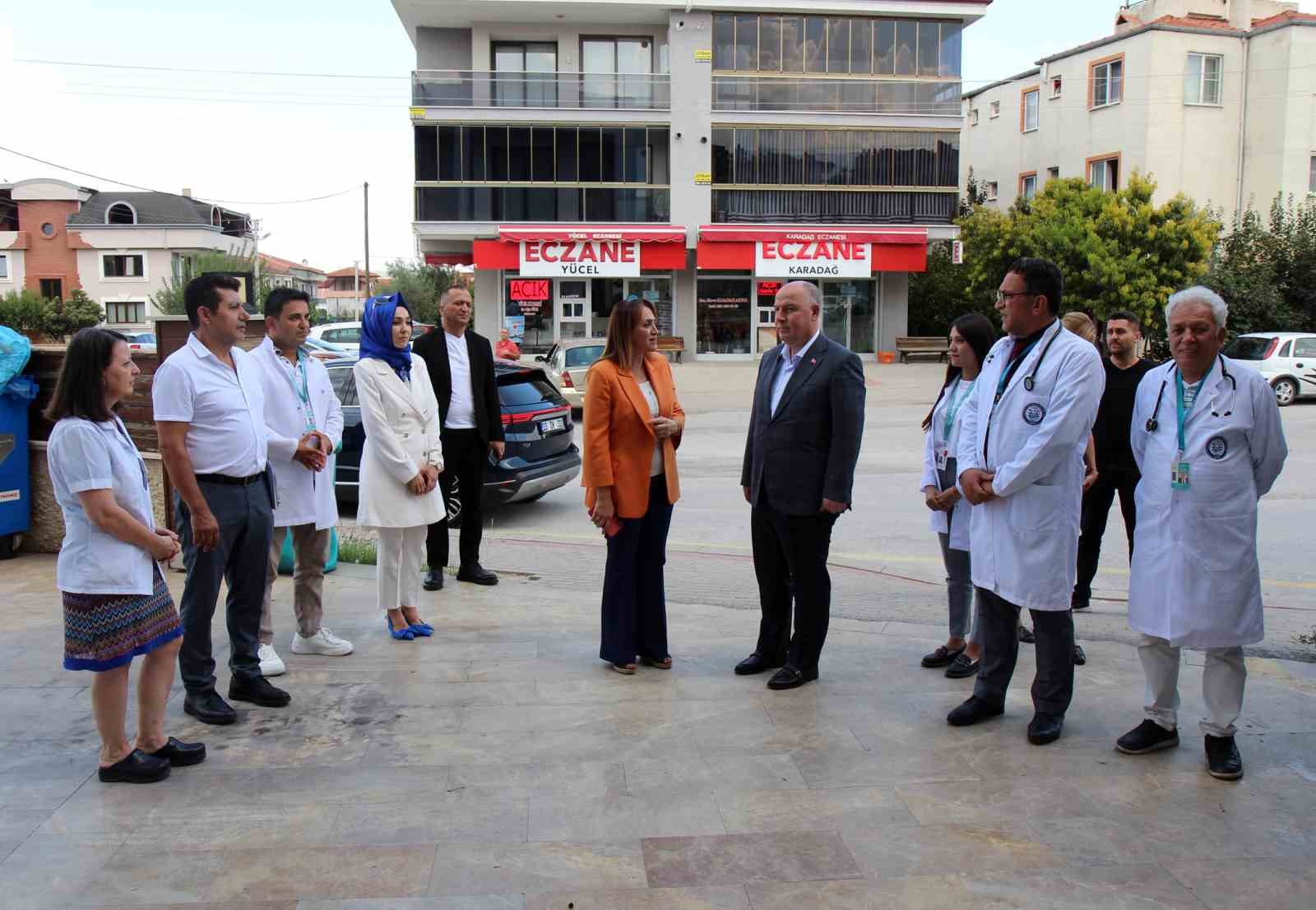 Sağlık çalışanlarına ziyaret edilerek halk haftası kutlandı
