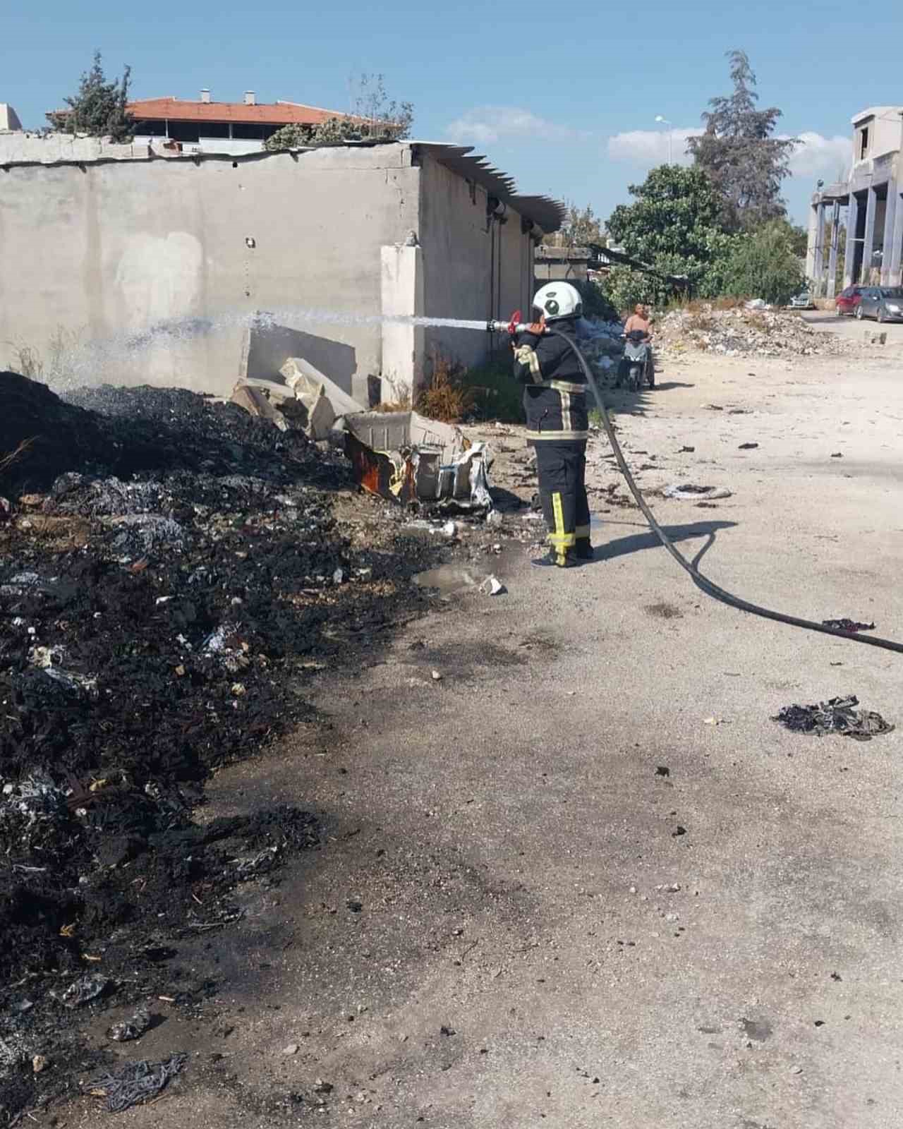 Antakya’da çöp yangını