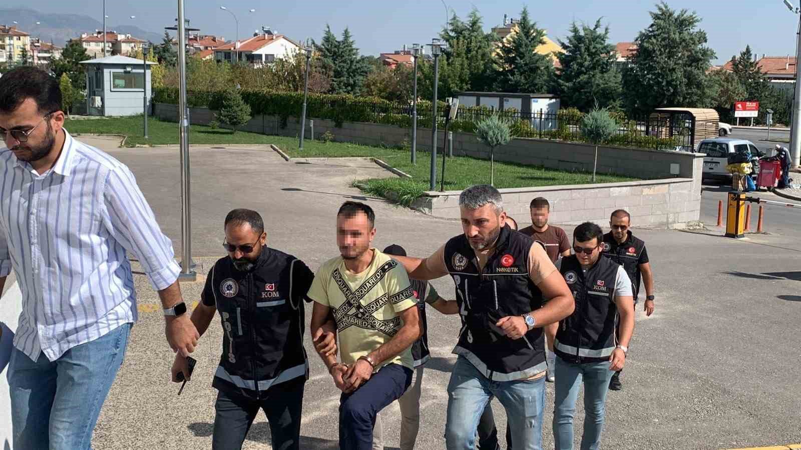 Karaman’da 3 kişi uyuşturucudan tutuklandı
