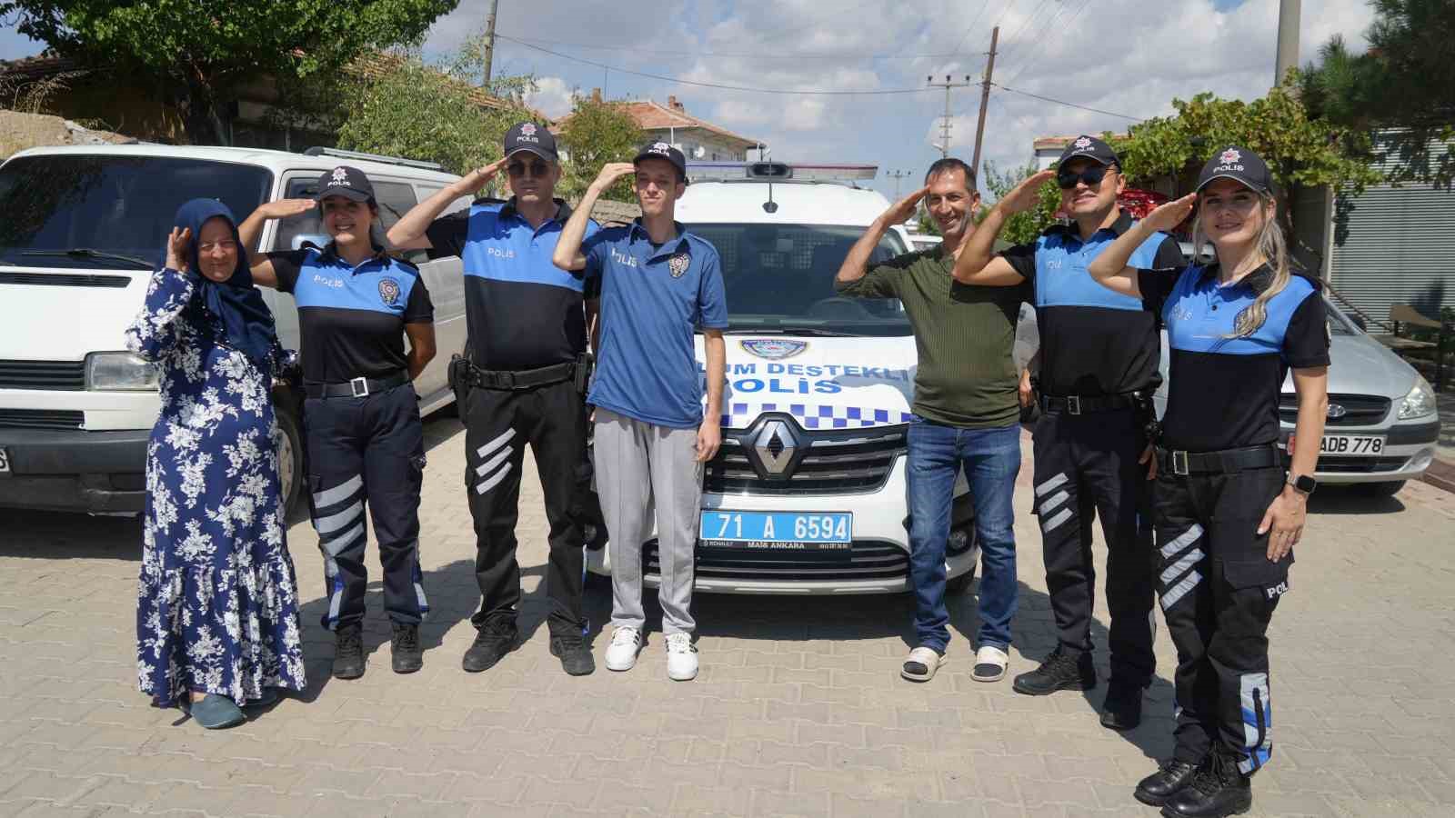 Zihinsel engelli gencin polis olma hayali ger&ccedil;ek oldu
