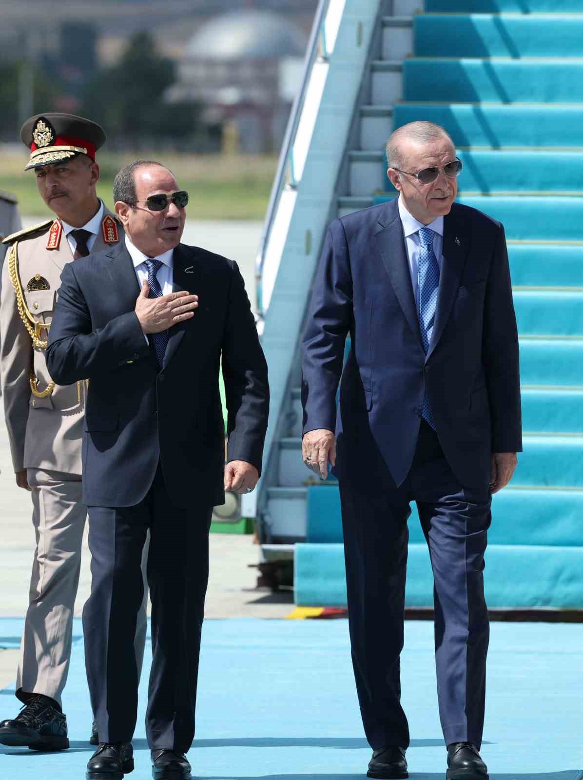 Cumhurbaşkanı Erdoğan, Mısır Cumhurbaşkanı Sisi’yi resmi törenle karşıladı
