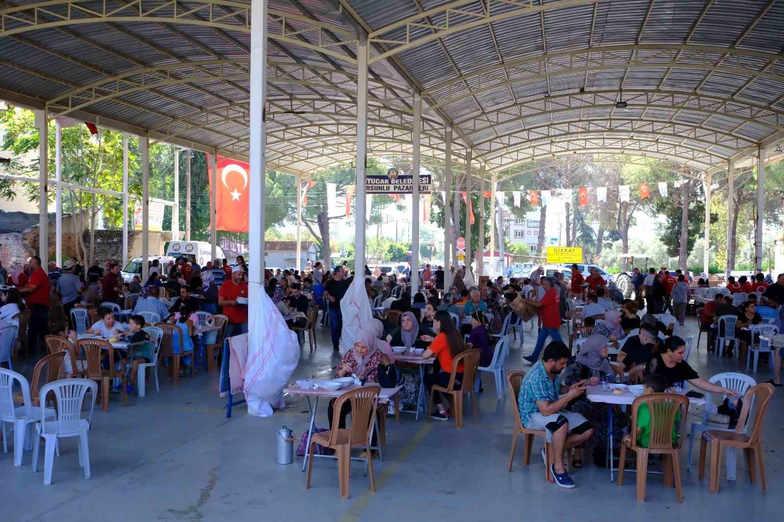 Horsunlu&rsquo;da 16 kazan keşkek dağıtıldı
