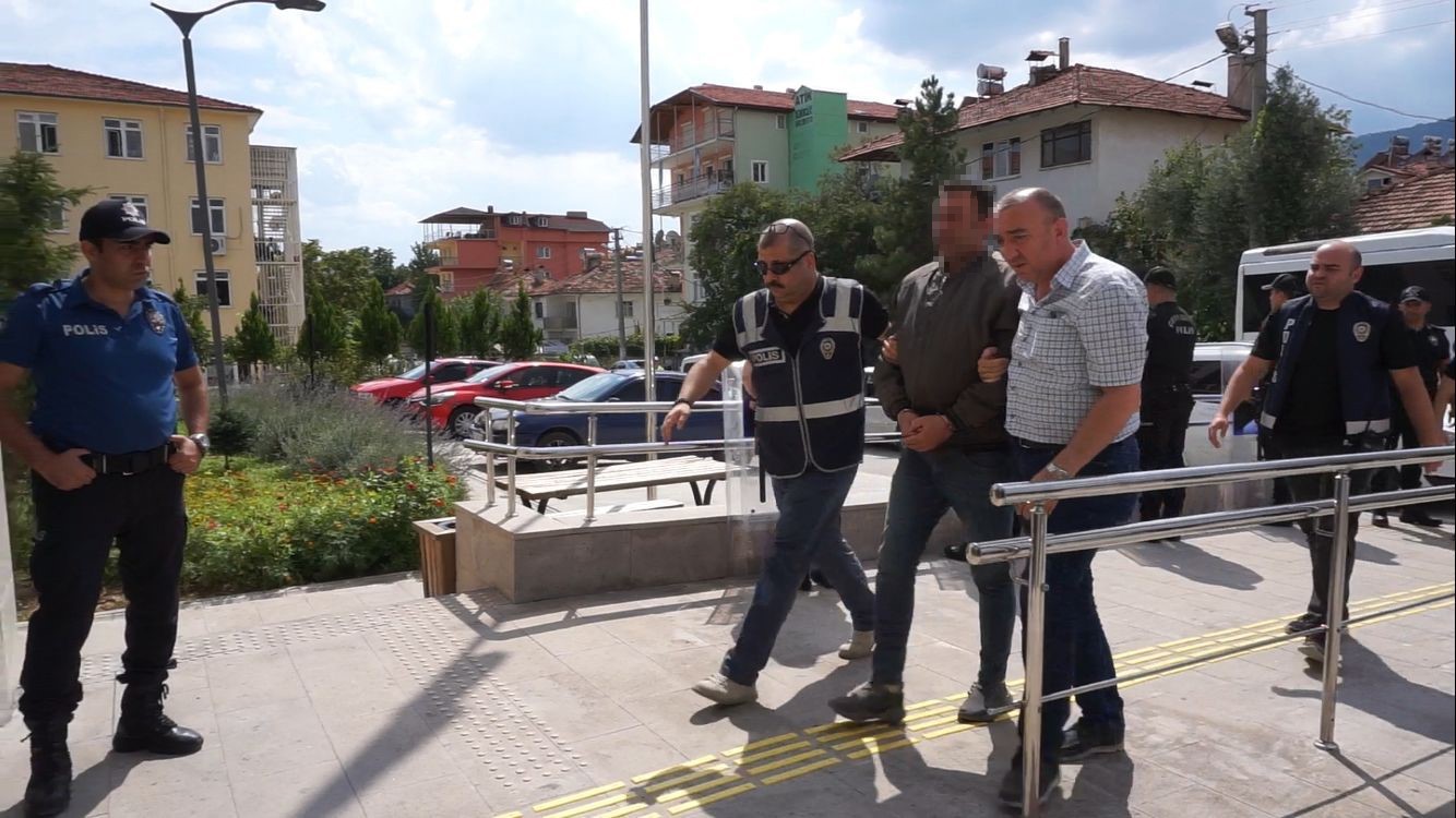 Burdur&rsquo;da baba ve oğlunun katil zanlısı adliyeye sevk edildi
