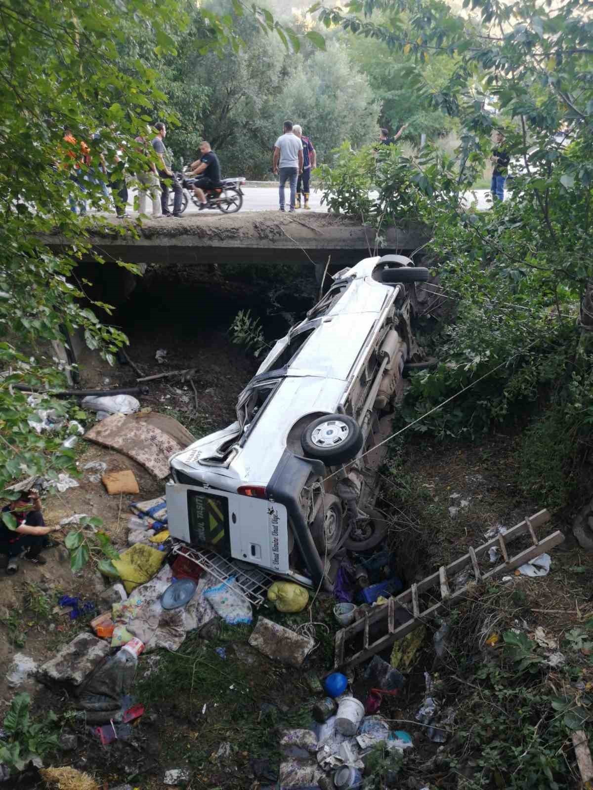 Fındık hasadı dönüşü facia: Minibüs devrildi, 26 kişi yaralandı