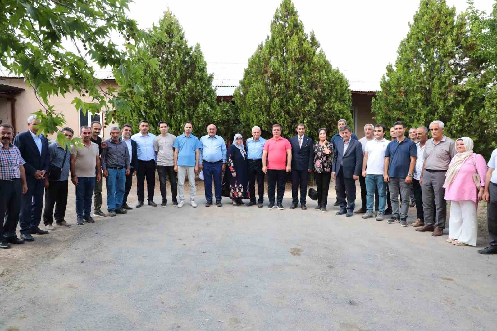 Yıldırım yeni üzüm çeşitleri hakkında bilgi aldı